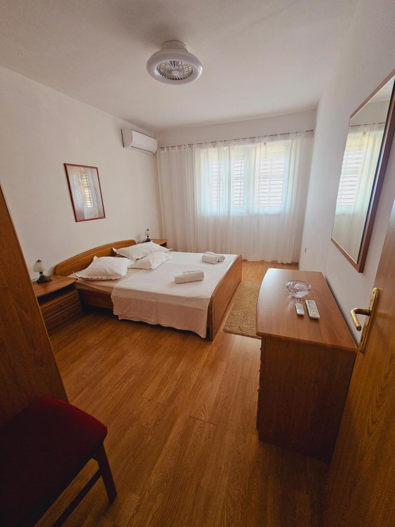 Apartman Lampic With Beautiful Sea View Podgora Zewnętrze zdjęcie